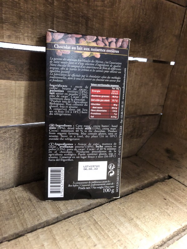 Chocolat au lait aux noisettes entières